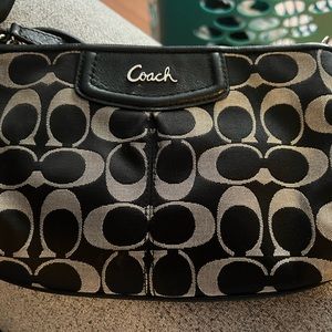 Coach signature cc logo